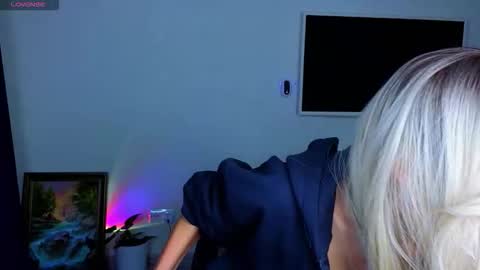 Snapshot of thief_of_hearts_ chatting on 10/26/25, 09:21 thief_of_hearts_ online show from 10/26/25, 09:21