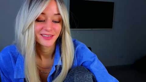 Snapshot of thief_of_hearts_ chatting on 10/28/25, 09:17 thief_of_hearts_ online show from 10/28/25, 09:17