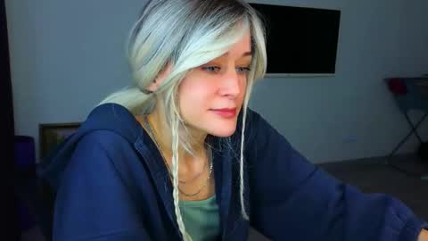 Snapshot of thief_of_hearts_ chatting on 11/19/25, 10:43 thief_of_hearts_ online show from 11/19/25, 10:43