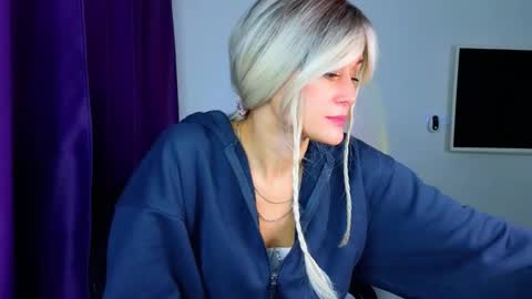 Snapshot of thief_of_hearts_ chatting on 11/20/25, 10:42 thief_of_hearts_ online show from 11/20/25, 10:42