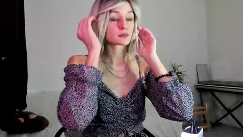 Snapshot of thief_of_hearts_ chatting on 12/05/25, 01:36 thief_of_hearts_ online show from 12/05/25, 01:36