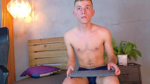 Snapshot of thiiago_twink chatting on 05/20/26, 08:48 Thiago online show from 05/20/26, 08:48