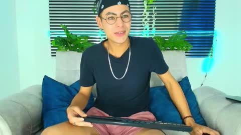 Snapshot of thiiagosaeenz chatting on 02/03/26, 02:44 Thiago Saenzz online show from 02/03/26, 02:44