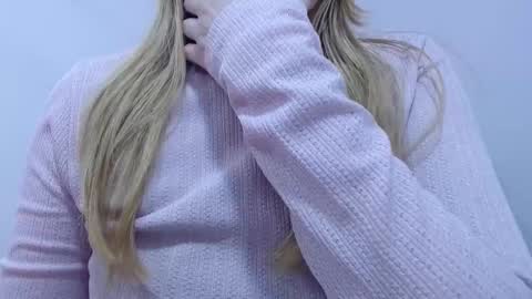 sara online show from 10/28/25, 03:10