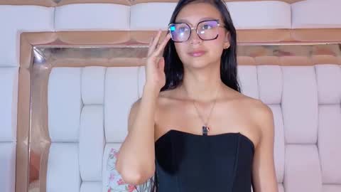 Eva  online show from 03/15/26, 12:00