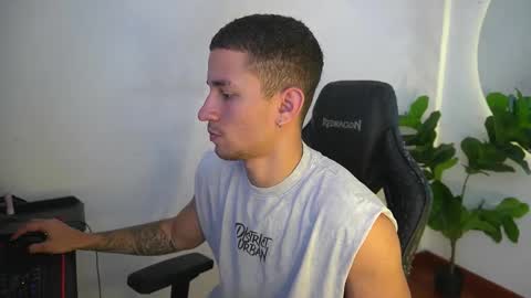 thin_tommy11 online show from 05/18/26, 08:03