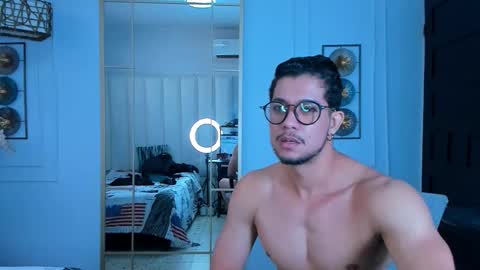 Snapshot of thirstmen_ chatting on 10/10/25, 01:43 MICHAEL AND CRISS online show from 10/10/25, 01:43