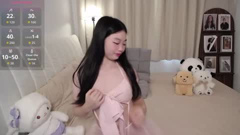 Snapshot of thisgirl__ chatting on 06/18/26, 02:01 kk online show from 06/18/26, 02:01