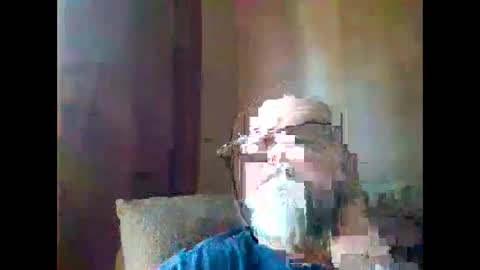 Snapshot of thisguy374 chatting on 12/24/24, 02:01 thisguy374 online show from 12/24/24, 02:01