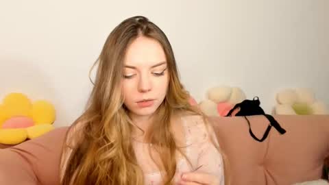 Snapshot of thisisamelia chatting on 03/07/25, 09:27 Amelia shows on mondays fridays and sundays if anything changes im giving updates on my fansly online show from 03/07/25, 09:27