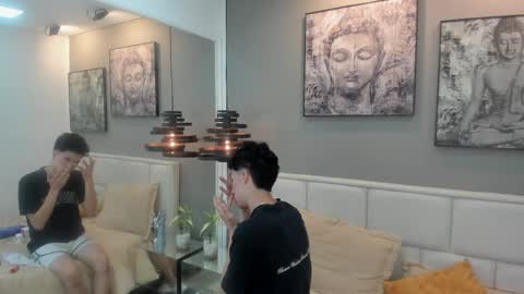 Snapshot of thom_ames chatting on 04/08/26, 11:43 Thom online show from 04/08/26, 11:43