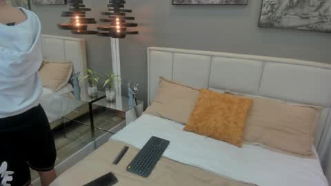 Snapshot of thom_ames chatting on 04/09/26, 11:37 Thom online show from 04/09/26, 11:37