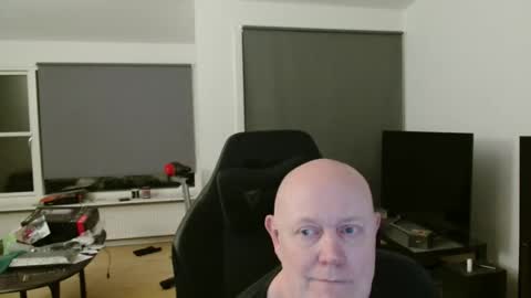 thomas315627 online show from 04/15/26, 08:53