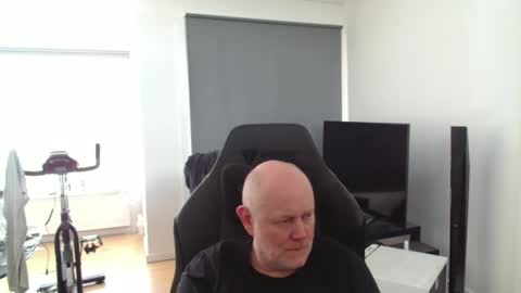 Snapshot of thomas315627 chatting on 06/05/26, 01:39 thomas315627 online show from 06/05/26, 01:39