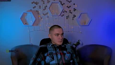 thomas_crow online show from 11/14/25, 09:52