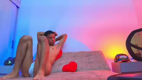 Snapshot of thomas_elg chatting on 11/19/25, 01:16 THOMAS JOHANN online show from 11/19/25, 01:16