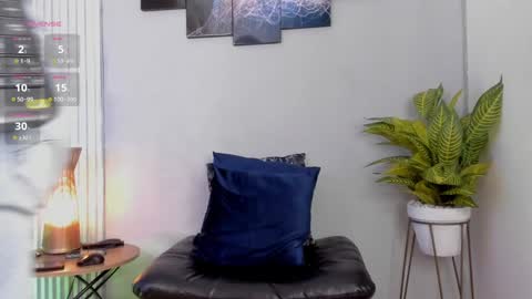 Thomas Eliott   independent model online show from 01/04/25, 07:44