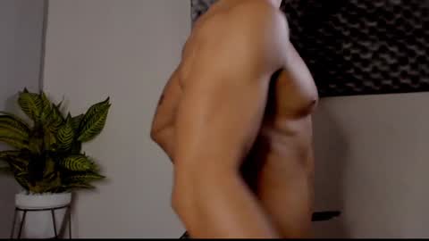 Thomas Eliott   independent model online show from 01/18/25, 11:11