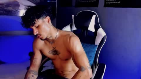 Snapshot of thomas_fit1 chatting on 05/09/26, 04:50 Thomas 3 JUST STAY AND BE MY LAST LOVE online show from 05/09/26, 04:50