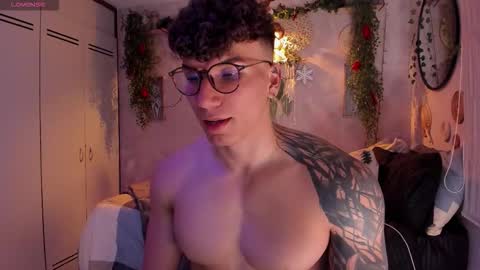 Thomas Grey online show from 12/23/25, 12:41