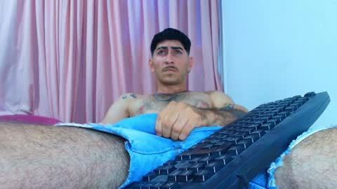 Snapshot of thomas_ks11 chatting on 01/25/25, 05:08 thomas_ks11 online show from 01/25/25, 05:08