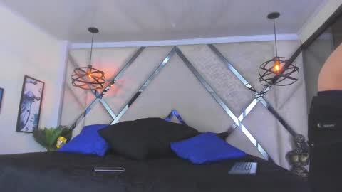 ---Thomas--- online show from 02/19/25, 04:12