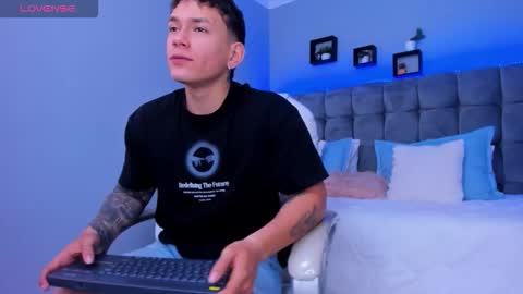 Thomas online show from 12/04/25, 02:04