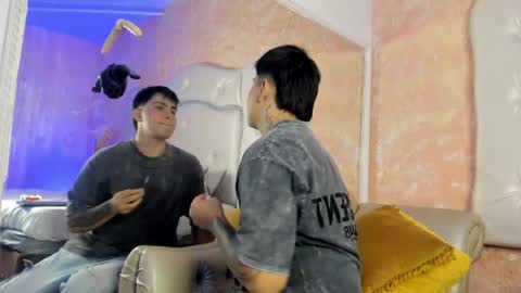 Thomas and Faon  online show from 04/02/26, 04:32