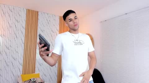 Thomas online show from 02/12/25, 07:56