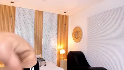 Thomas online show from 02/21/25, 07:43