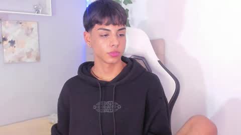 Thomas online show from 09/11/25, 04:34