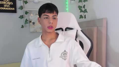 Thomas online show from 09/12/25, 07:52