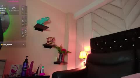 Snapshot of thomasandsamantha chatting on 02/17/26, 01:07 thomasandsamantha online show from 02/17/26, 01:07