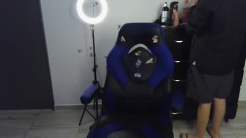 Snapshot of thomascooper_cams chatting on 02/03/25, 03:53 VALERIA online show from 02/03/25, 03:53