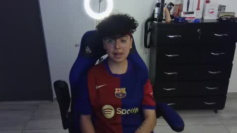 Snapshot of thomascooper_cams chatting on 02/06/25, 09:17 VALERIA online show from 02/06/25, 09:17