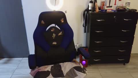 Snapshot of thomascooper_cams chatting on 02/08/25, 01:11 VALERIA online show from 02/08/25, 01:11