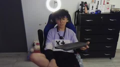 Snapshot of thomascooper_cams chatting on 02/24/25, 03:02 VALERIA online show from 02/24/25, 03:02