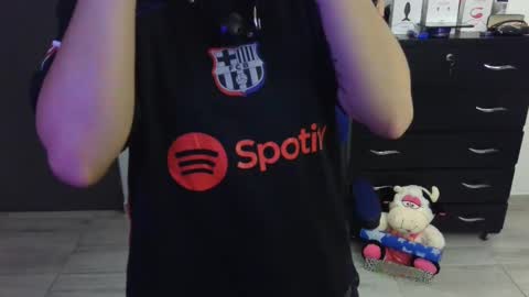 Snapshot of thomascooper_cams chatting on 03/03/25, 04:03 VALERIA online show from 03/03/25, 04:03