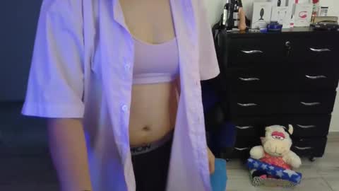 Snapshot of thomascooper_cams chatting on 03/06/25, 10:58 VALERIA online show from 03/06/25, 10:58