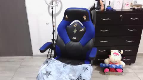 Snapshot of thomascooper_cams chatting on 03/12/25, 12:20 VALERIA online show from 03/12/25, 12:20