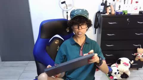 Snapshot of thomascooper_cams chatting on 09/13/25, 10:53 VALERIA online show from 09/13/25, 10:53