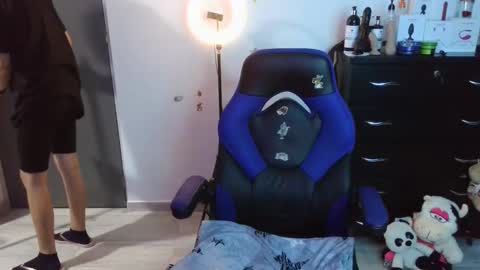 Snapshot of thomascooper_cams chatting on 10/15/25, 09:59 VALERIA online show from 10/15/25, 09:59