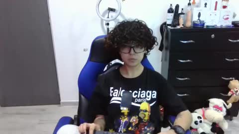 Snapshot of thomascooper_cams chatting on 10/29/25, 08:43 VALERIA online show from 10/29/25, 08:43