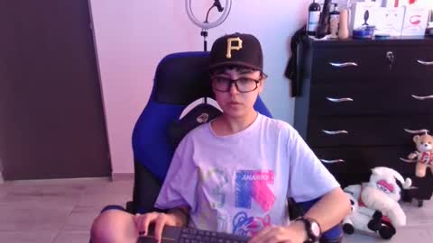 Snapshot of thomascooper_cams chatting on 11/11/25, 07:25 VALERIA online show from 11/11/25, 07:25