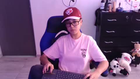 Snapshot of thomascooper_cams chatting on 11/15/25, 06:26 VALERIA online show from 11/15/25, 06:26