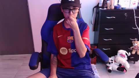 Snapshot of thomascooper_cams chatting on 11/25/25, 05:57 VALERIA online show from 11/25/25, 05:57