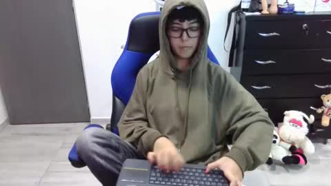 Snapshot of thomascooper_cams chatting on 11/27/25, 08:00 VALERIA online show from 11/27/25, 08:00