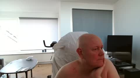 thomash32 online show from 09/12/25, 04:40