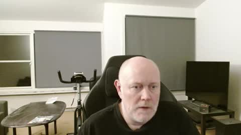 thomash32 online show from 09/24/25, 08:45