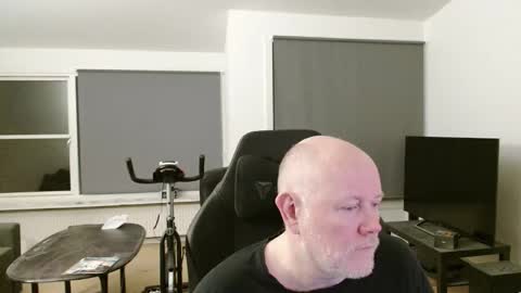 thomash32 online show from 09/30/25, 04:39